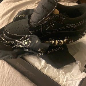 Size Men size 11 Travis Scott black phantom $$$